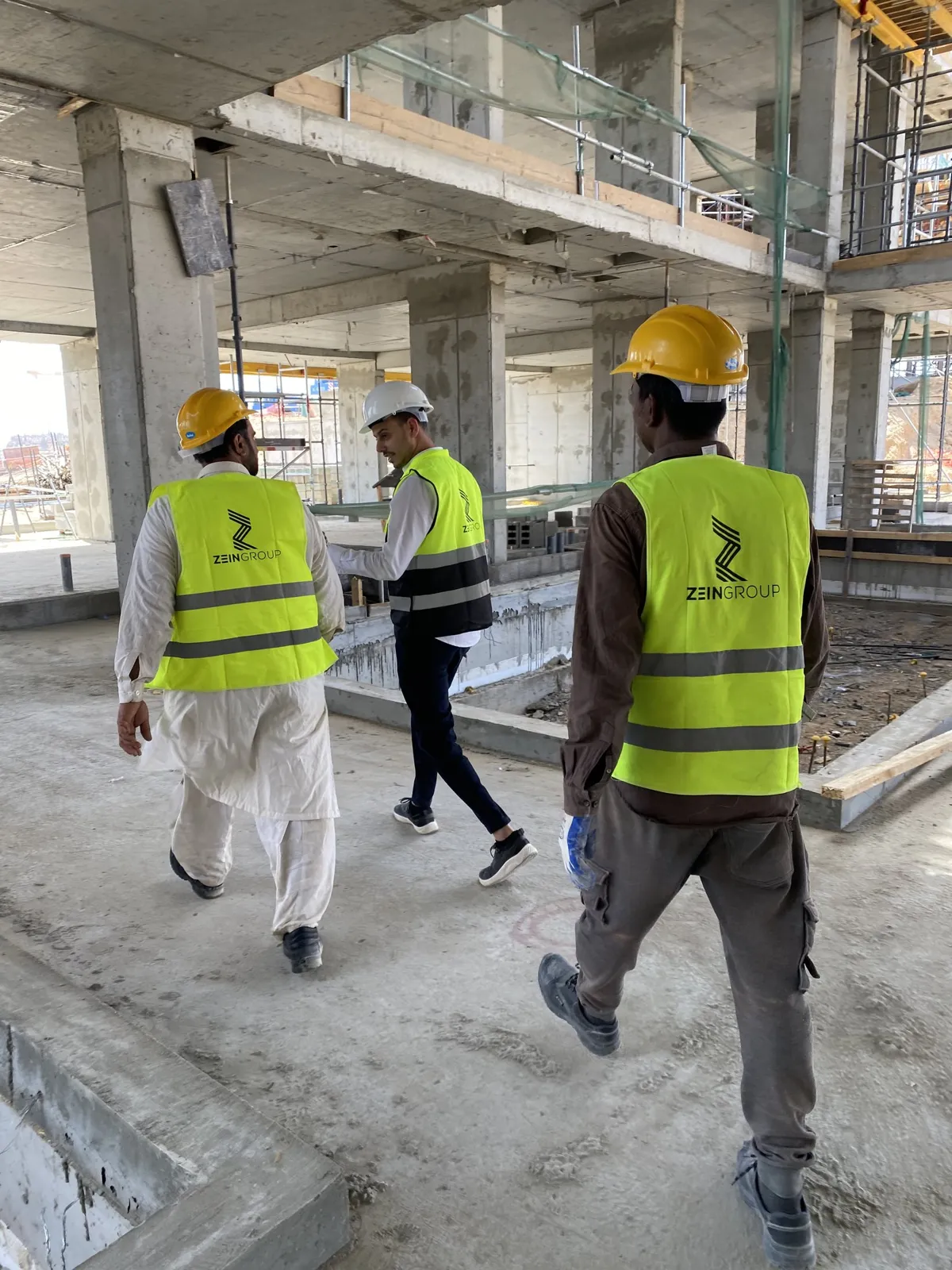 Four Seasons · AMAALA · Site crew