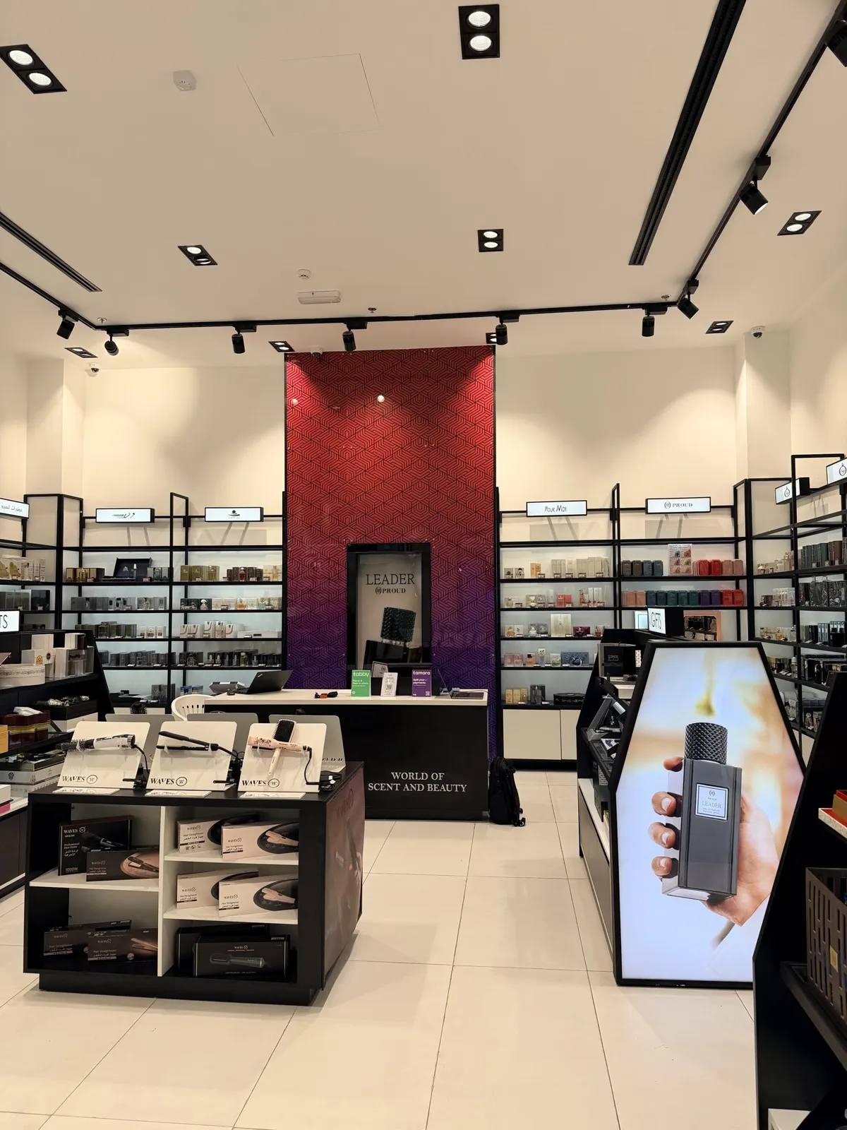 Madinti Mall · Displays